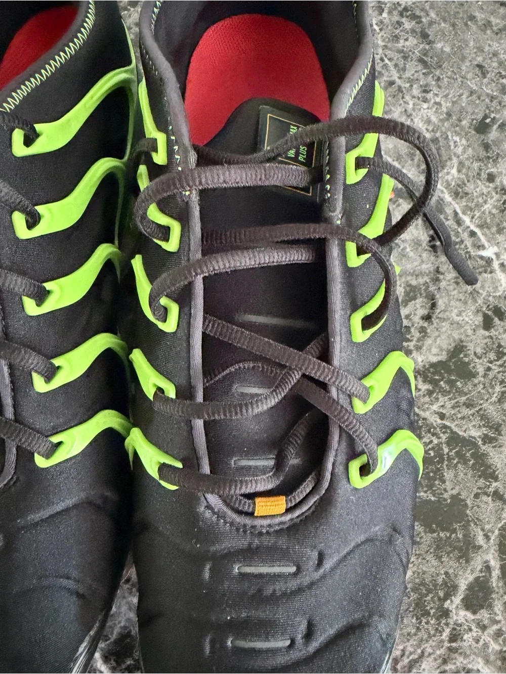 Nike Men's vapor max Black Athletic Sneakers with Neon Green Details - Picture 9 of 9